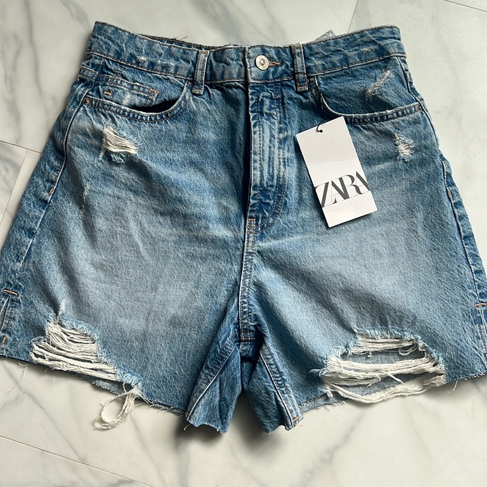 NWT Zara High Rise Distressed Jean Shorts Size 6 Mom Fit